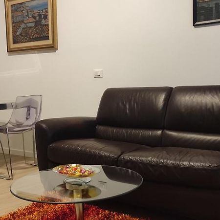 Interno Nove - Appartamento A Corsico Extérieur photo